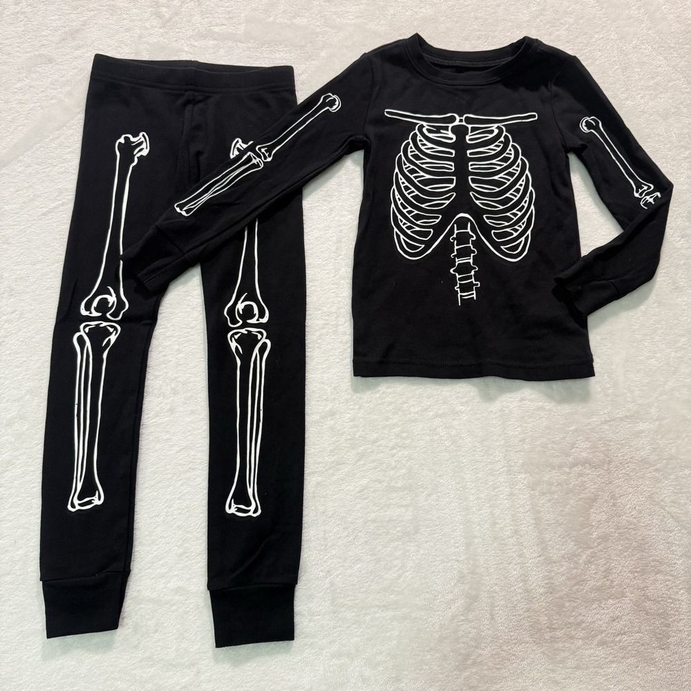 Old Navy Boy's Black Glow-in-The-Dark Halloween Skeleton Pajama Set Size 4